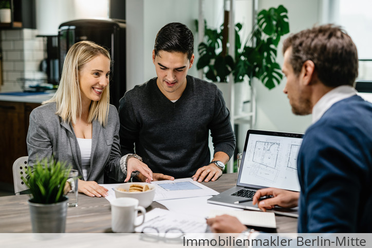 Immobilienmakler vermittelt Immobilie in Berlin-Mitte.