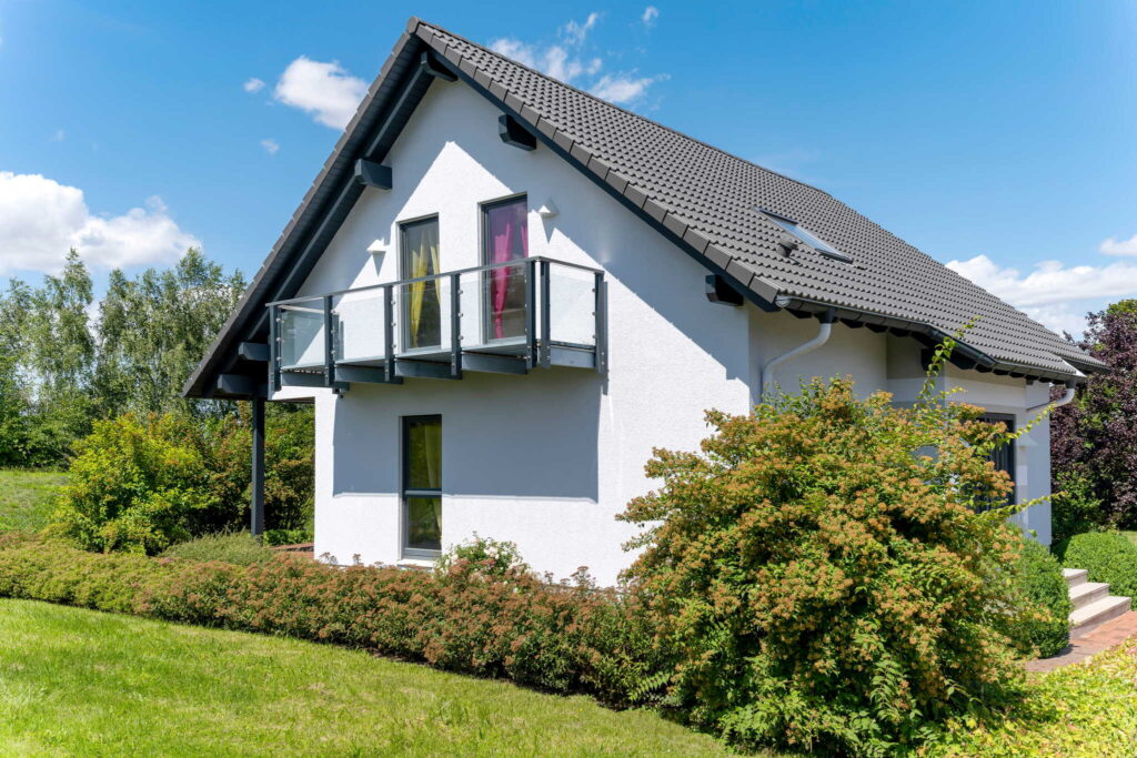 Einfamilienhaus mit Balkon und Garten